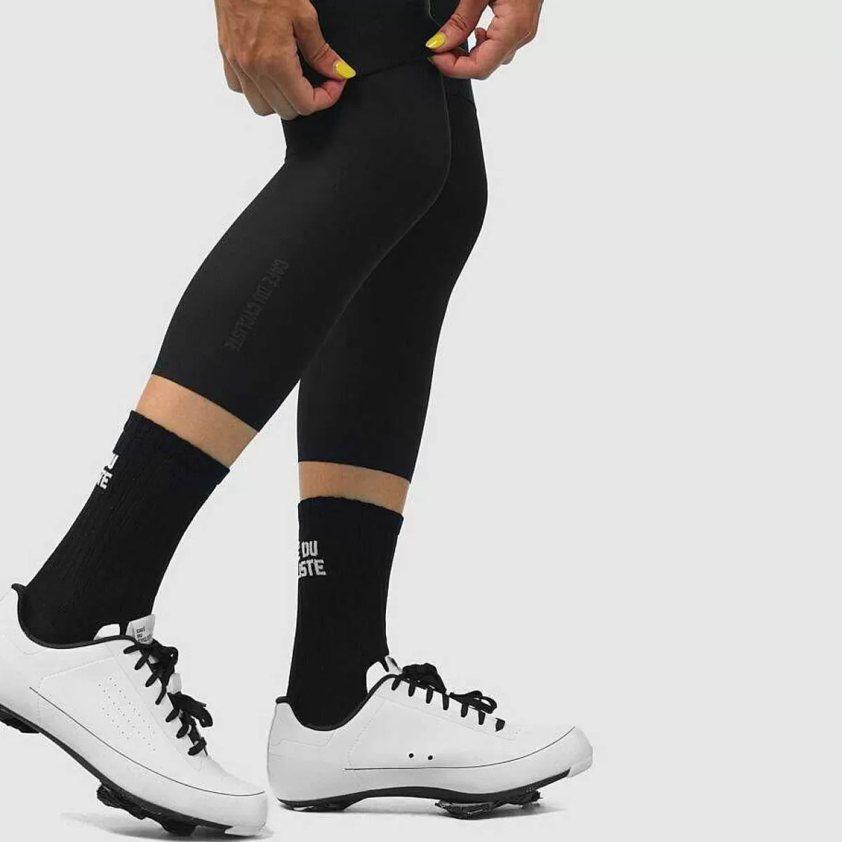 New Cafe Du Cycliste Knee Warmer Olga Black