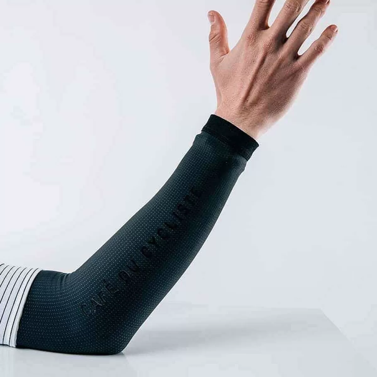 New Cafe Du Cycliste Lola Rain Arm Black